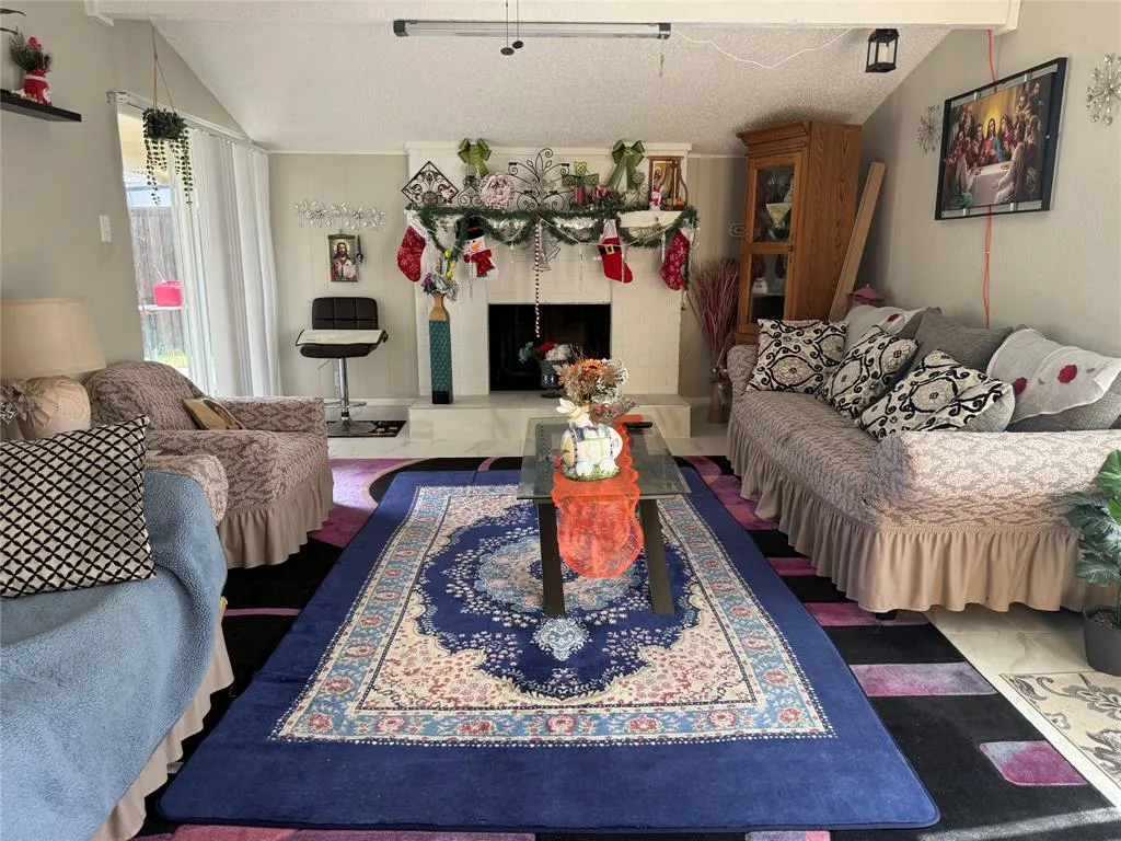 2809 Royalty Drive