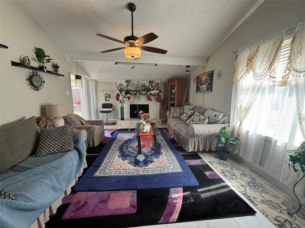 2809 Royalty Drive