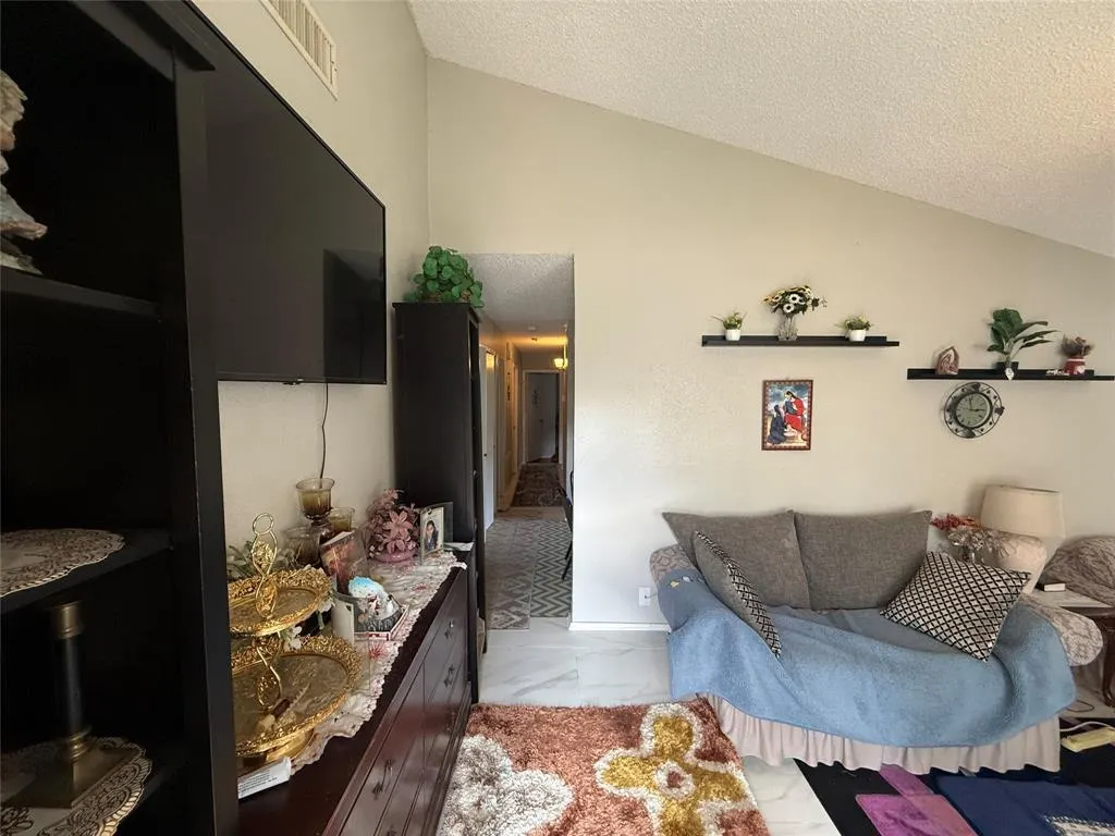 2809 Royalty Drive