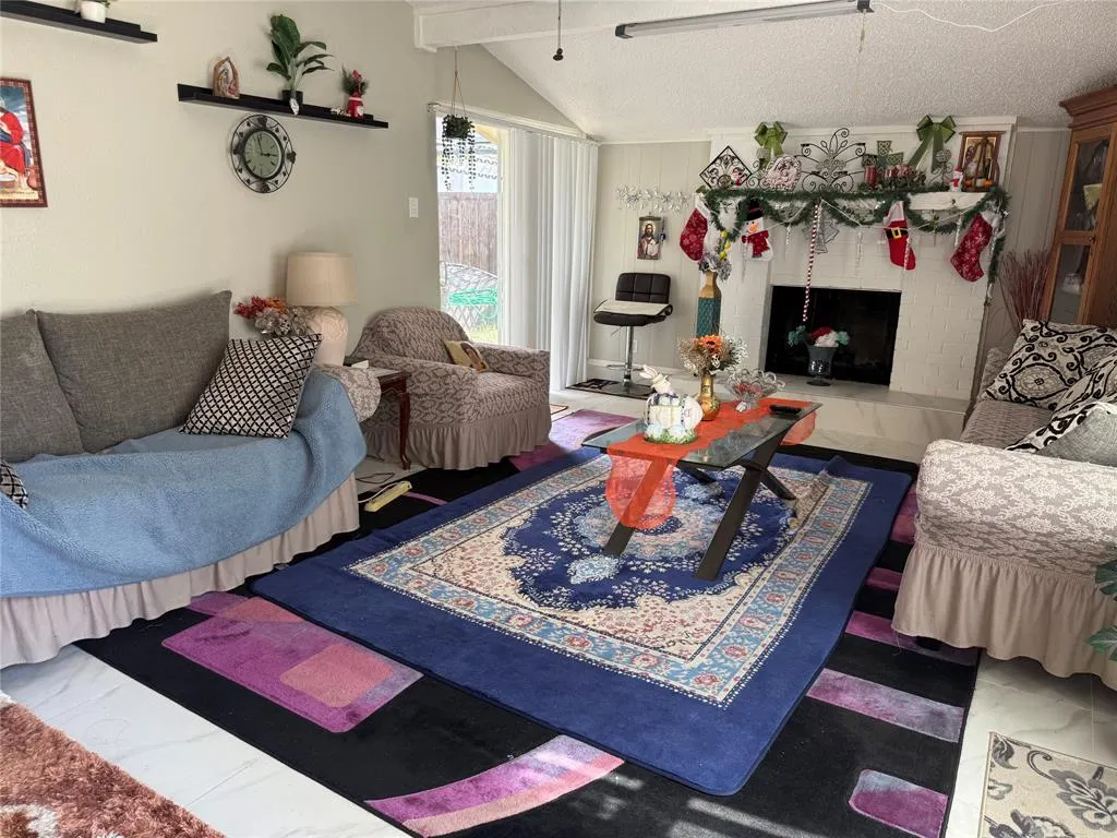 2809 Royalty Drive