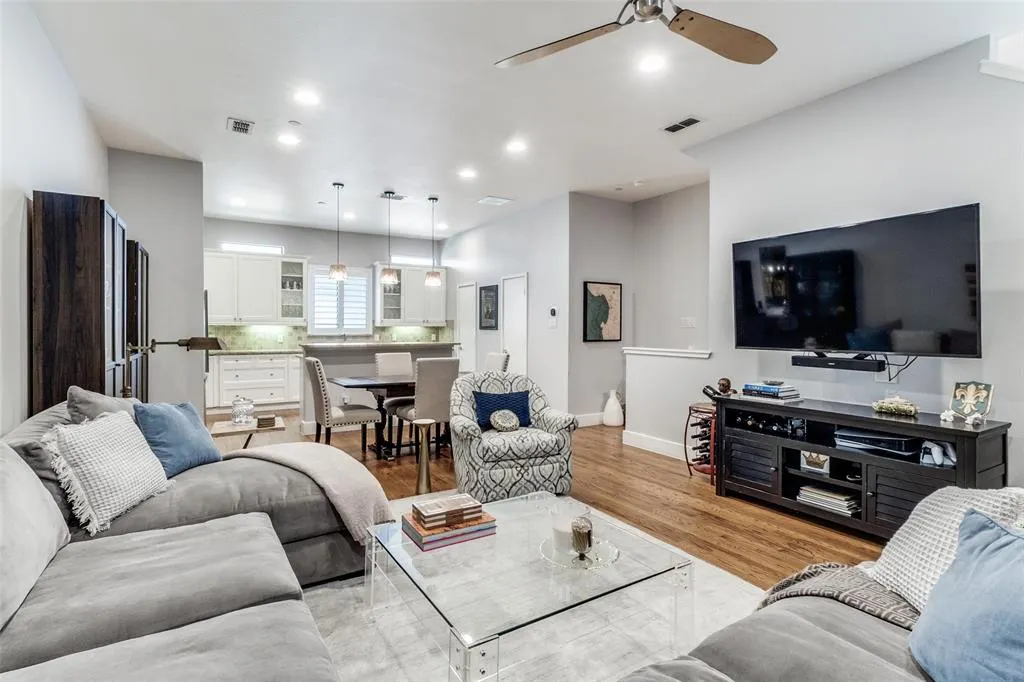 2411 N Hall Street #31