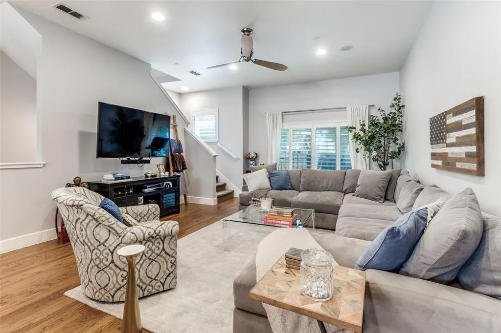 2411 N Hall Street #31