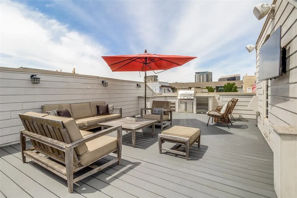 2411 N Hall Street #31