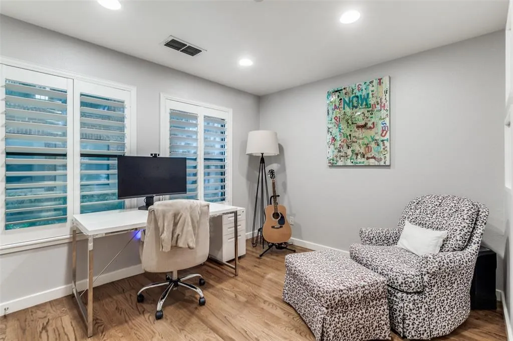 2411 N Hall Street #31