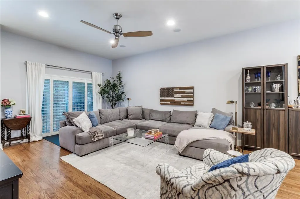 2411 N Hall Street #31