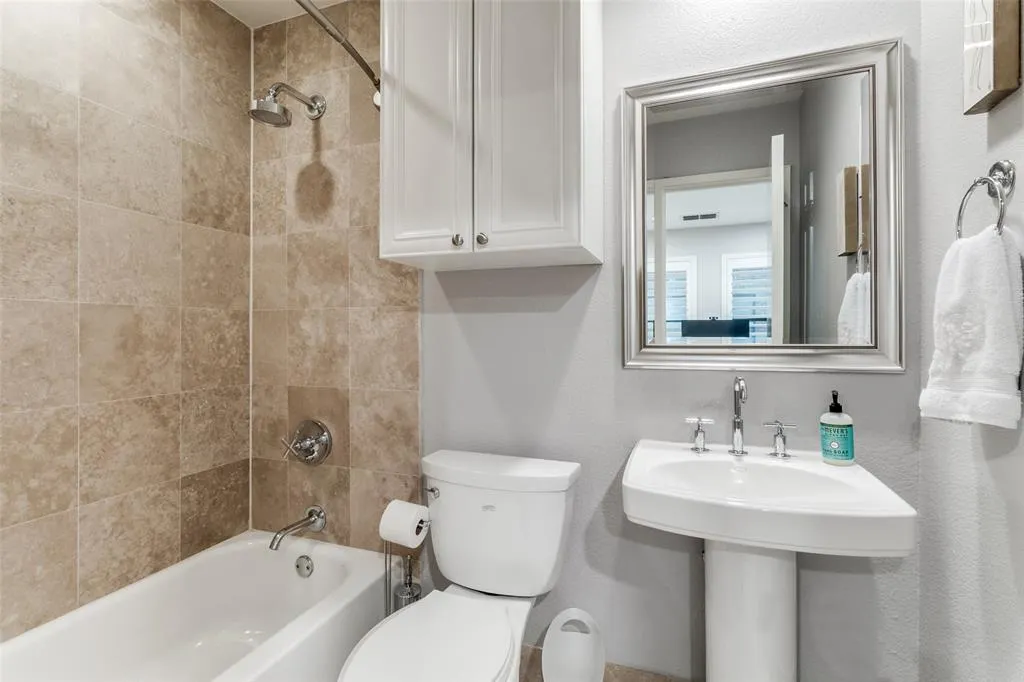 2411 N Hall Street #31