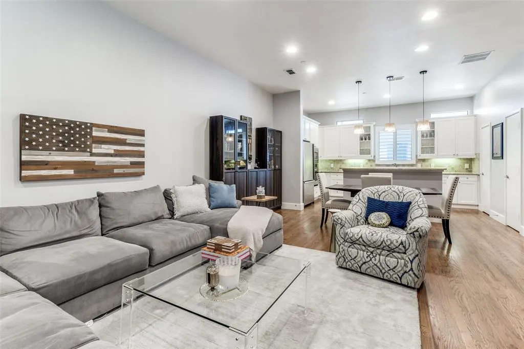 2411 N Hall Street #31