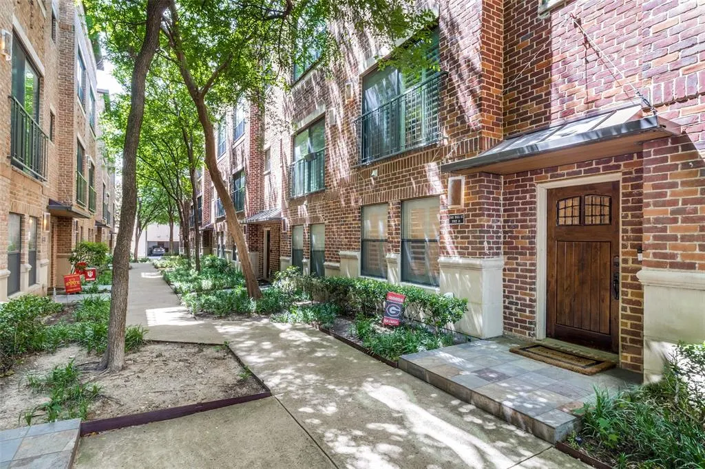 2411 N Hall Street #31