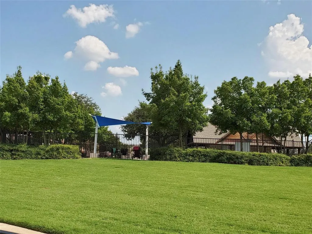 2077 Sleepy Hollow Trail