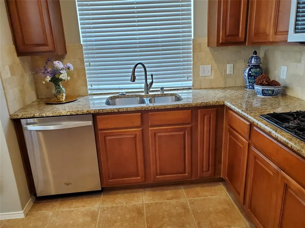 2077 Sleepy Hollow Trail