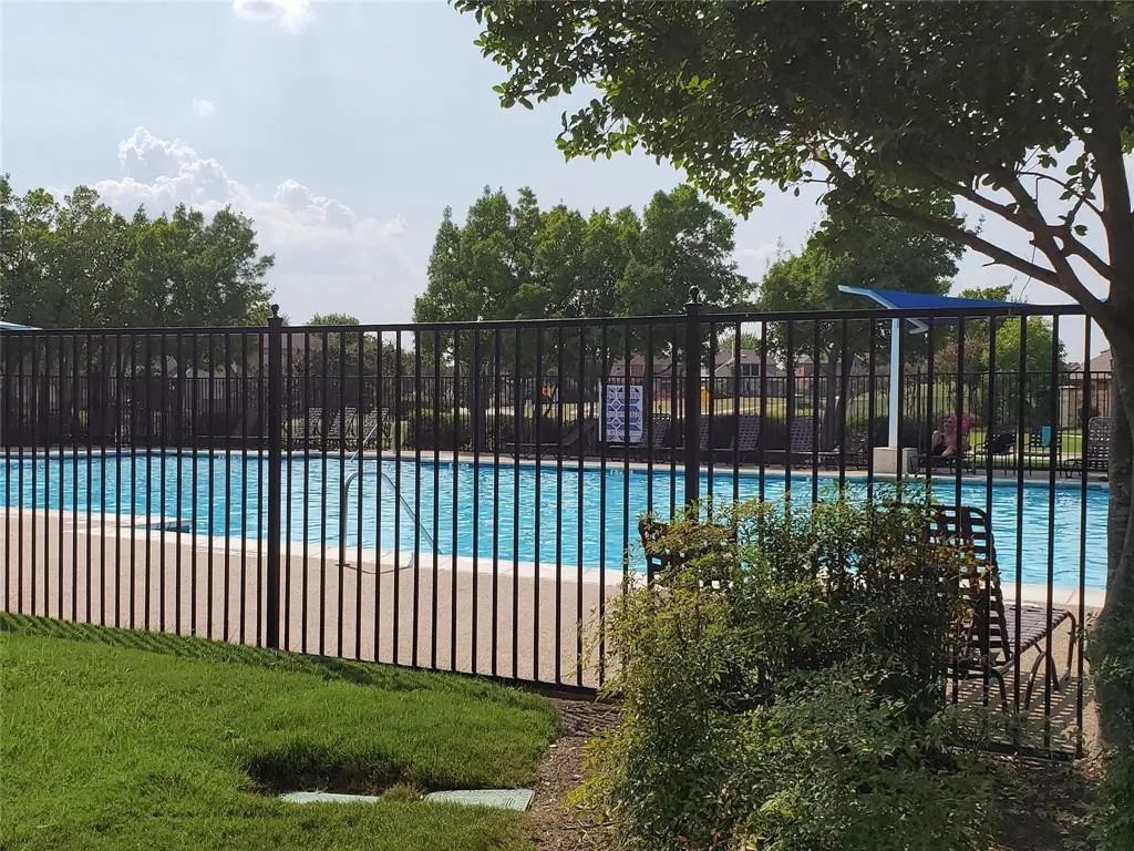 2077 Sleepy Hollow Trail