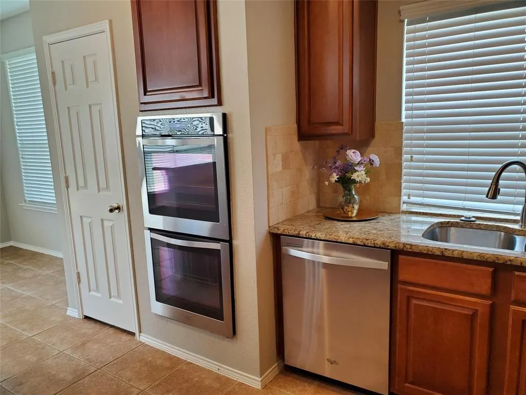 2077 Sleepy Hollow Trail