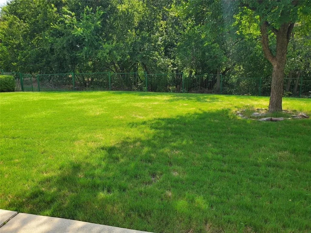 2077 Sleepy Hollow Trail