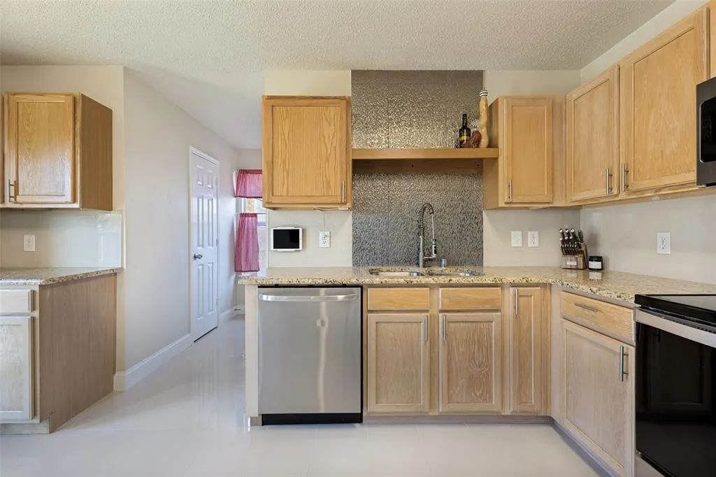 1609 White Oak Road