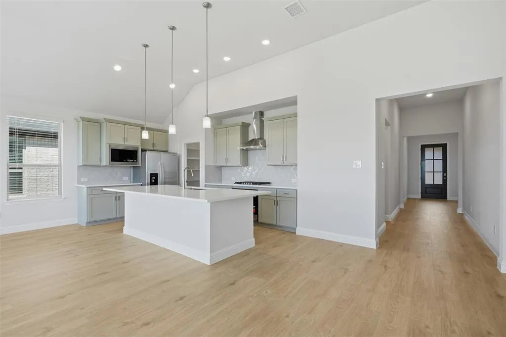 1916 Beeflower Street