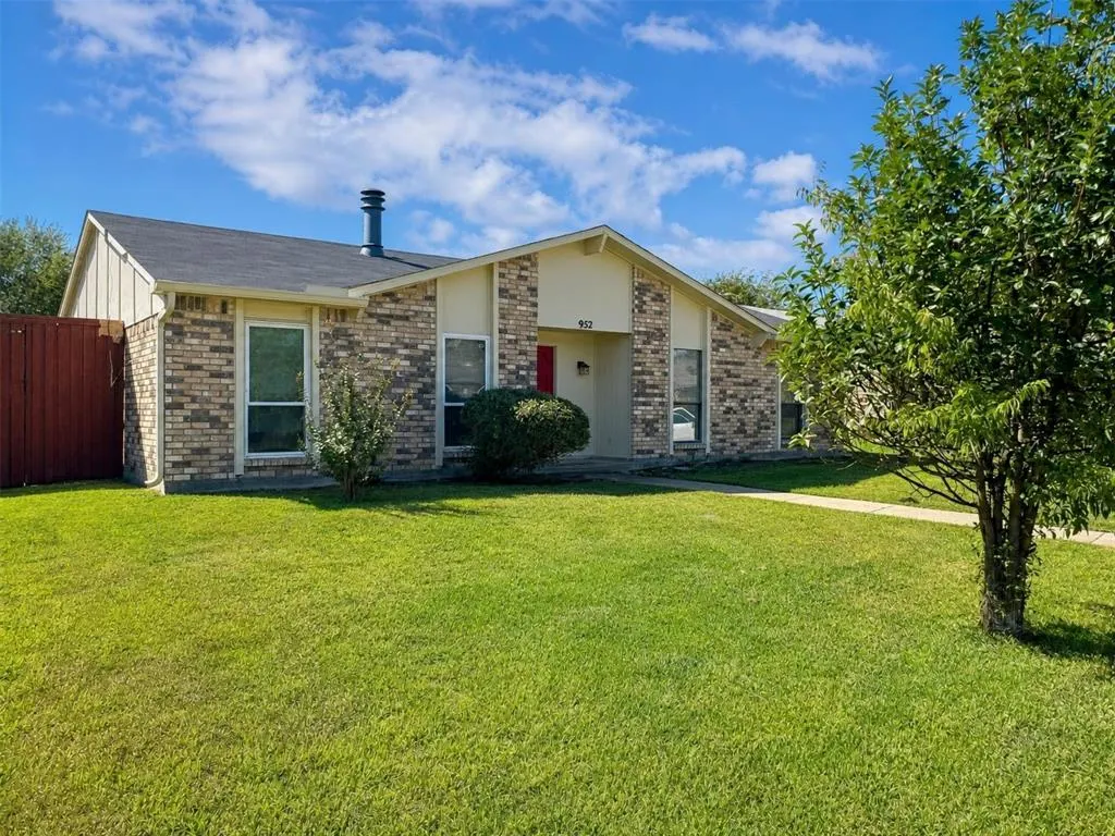 952 Lockhart Drive