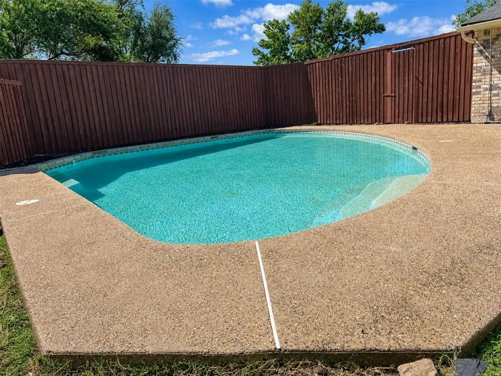 952 Lockhart Drive