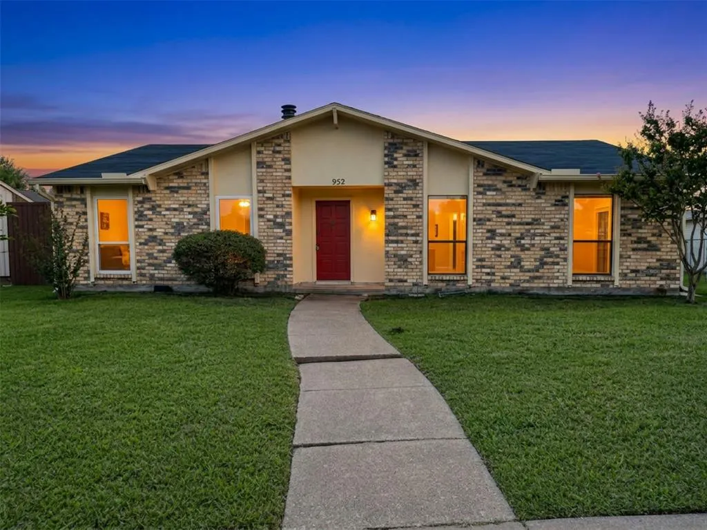 952 Lockhart Drive