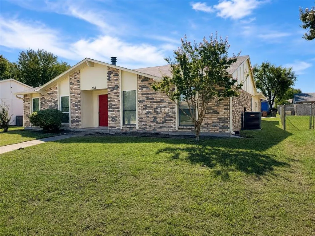 952 Lockhart Drive