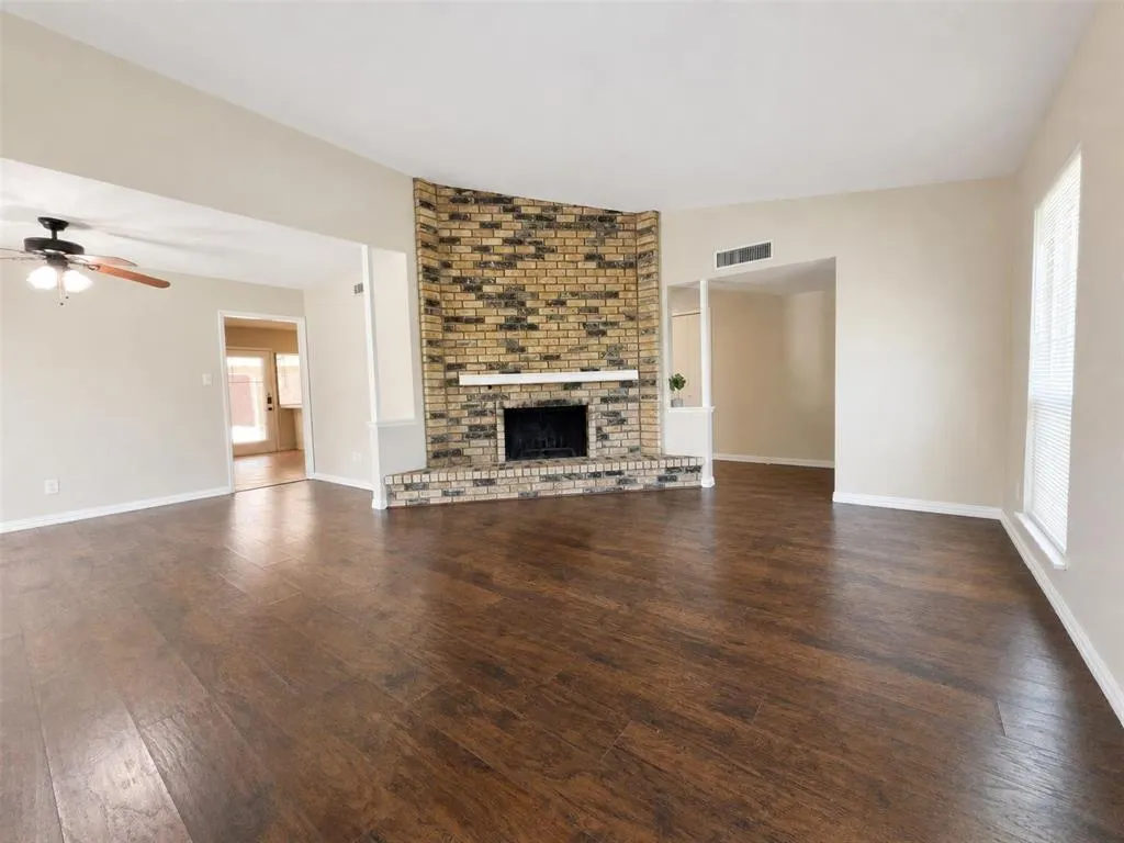 952 Lockhart Drive