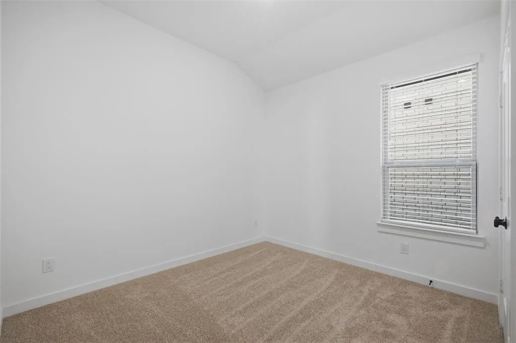 4866 Heirloom Lane N