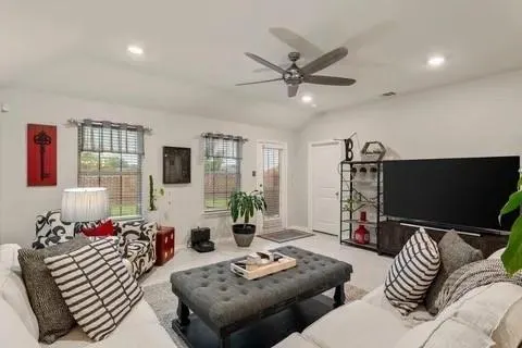 905 Decker Drive
