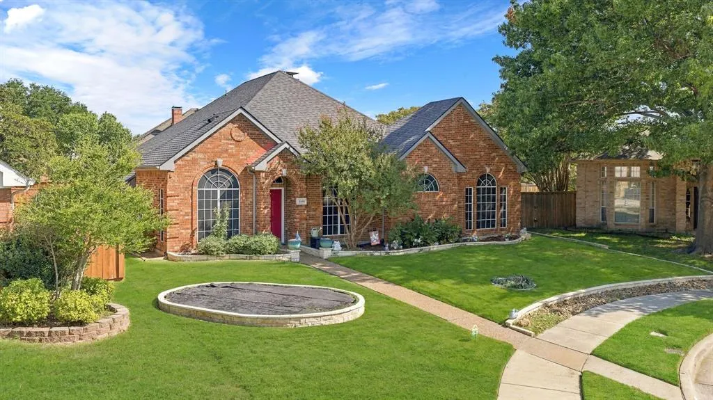 5104 Teddington Park Drive