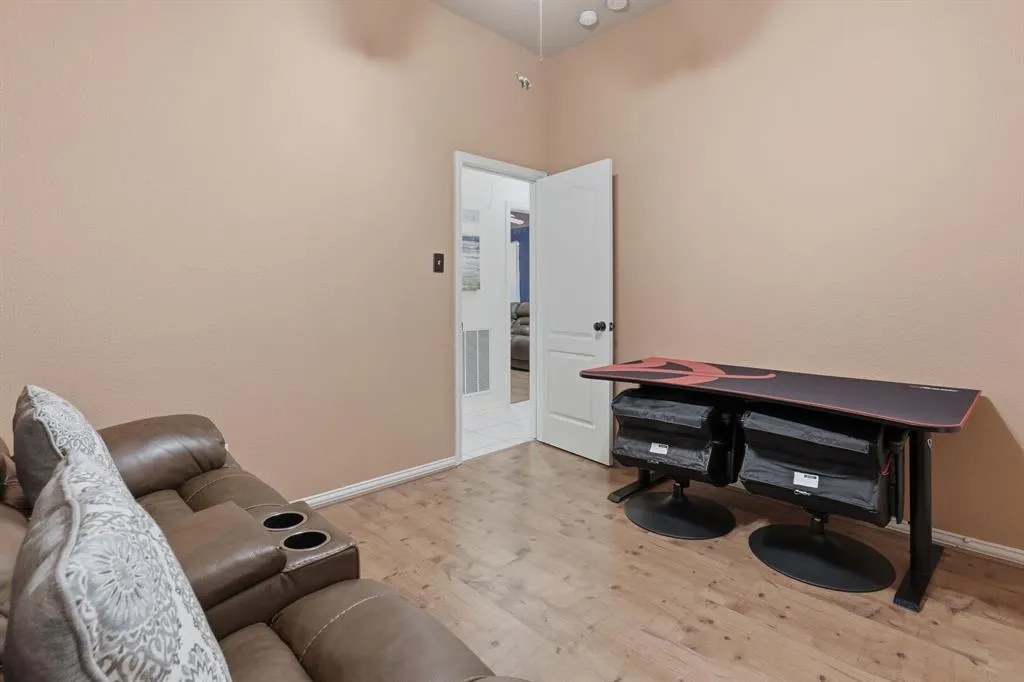 5104 Teddington Park Drive