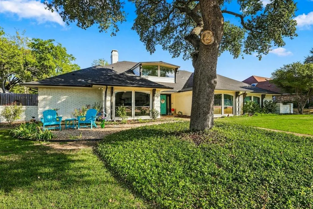 10011 Woodlake Drive