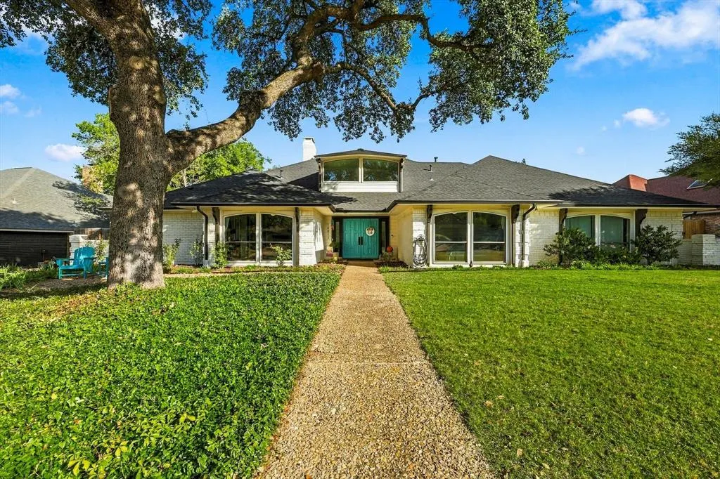 10011 Woodlake Drive