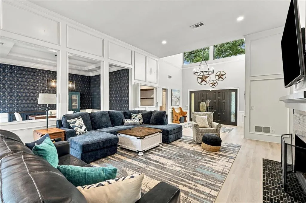 10011 Woodlake Drive