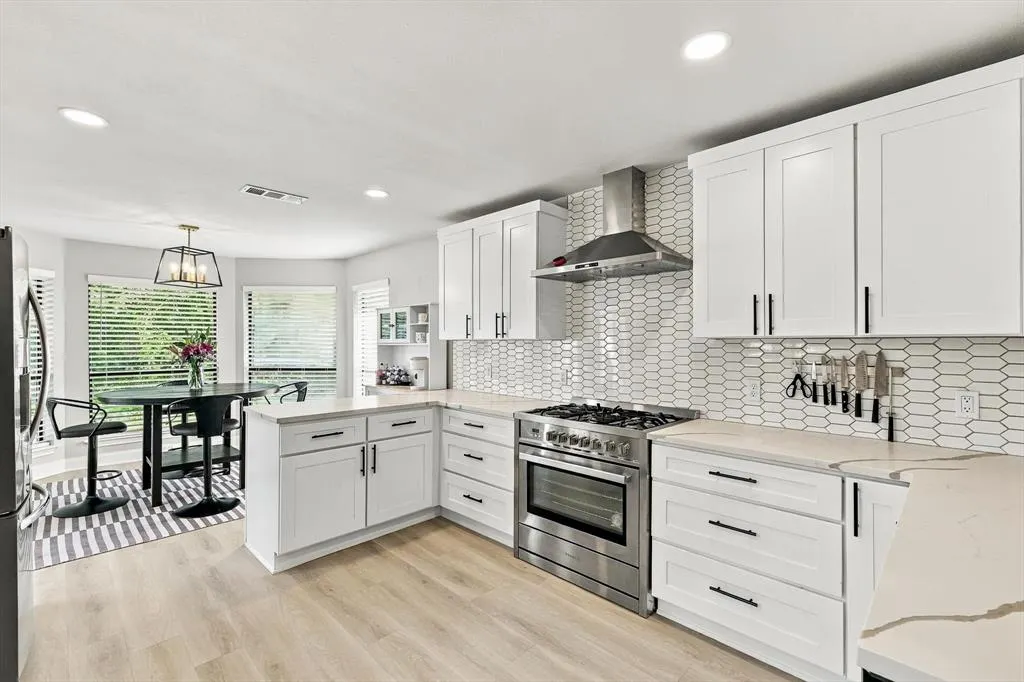10011 Woodlake Drive