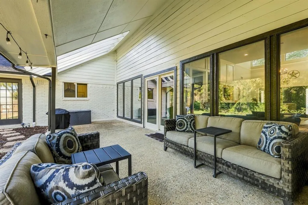 10011 Woodlake Drive