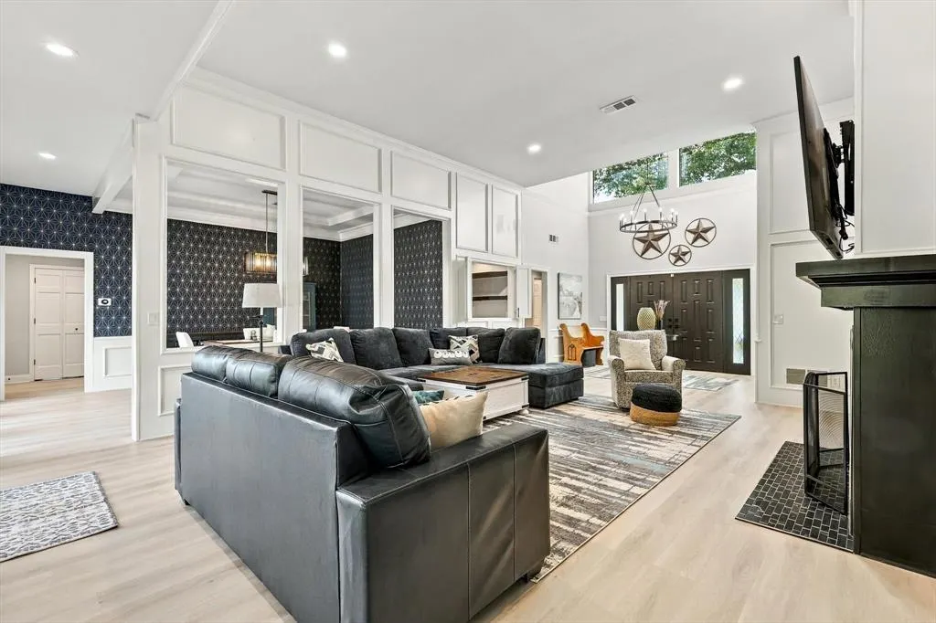 10011 Woodlake Drive