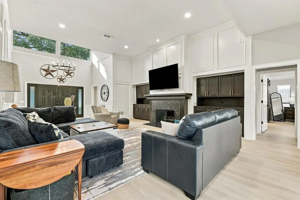 10011 Woodlake Drive