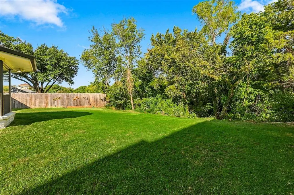 10011 Woodlake Drive