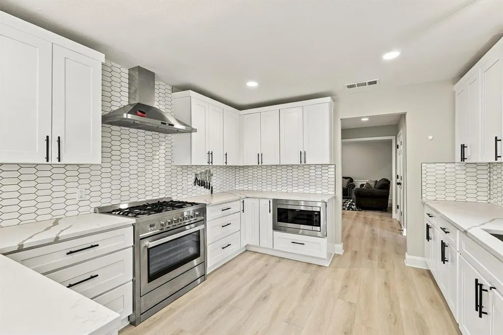 10011 Woodlake Drive