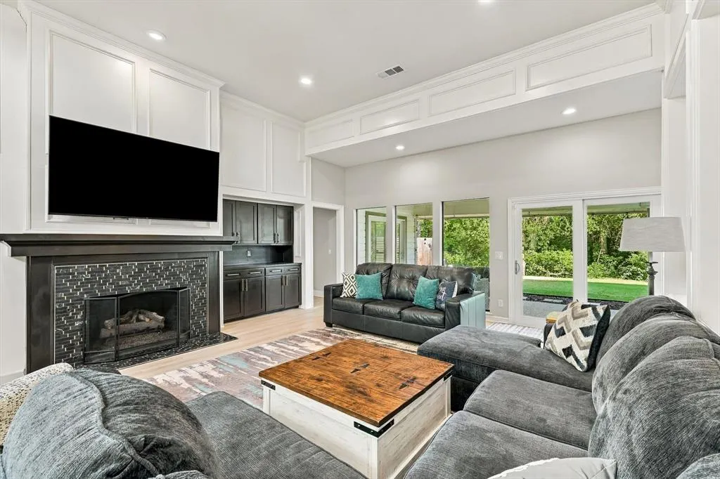 10011 Woodlake Drive