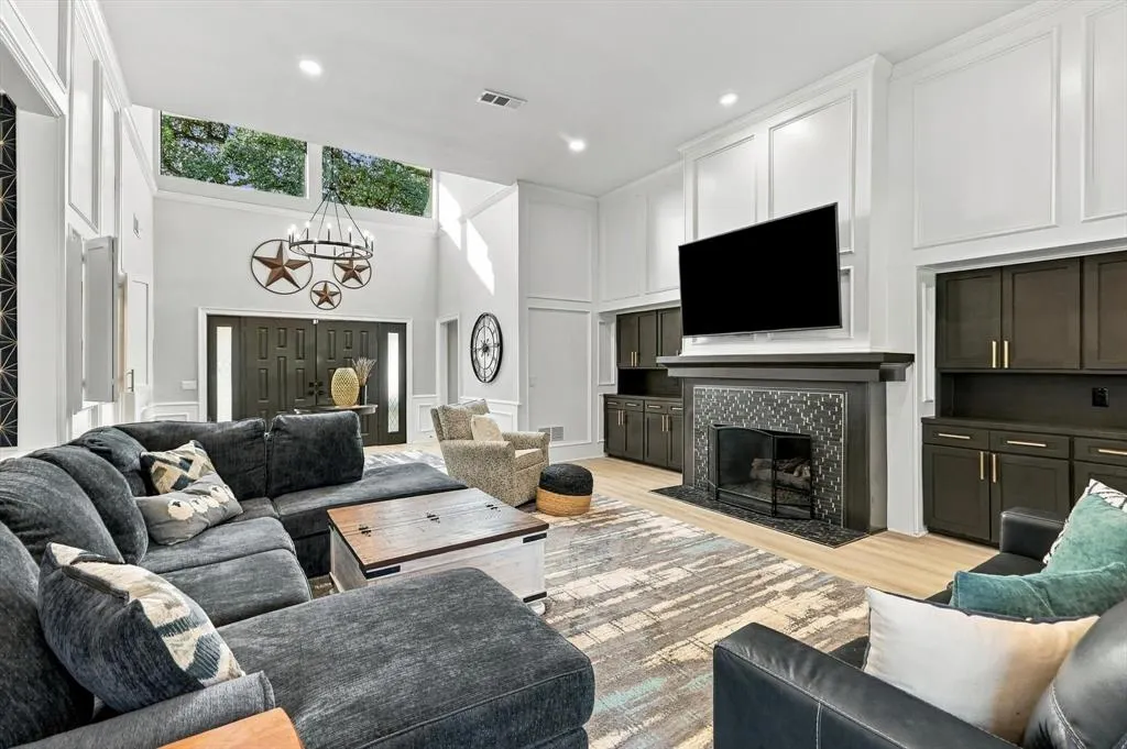 10011 Woodlake Drive