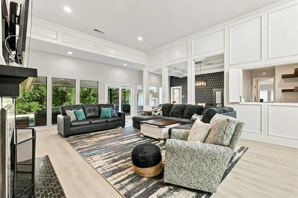10011 Woodlake Drive