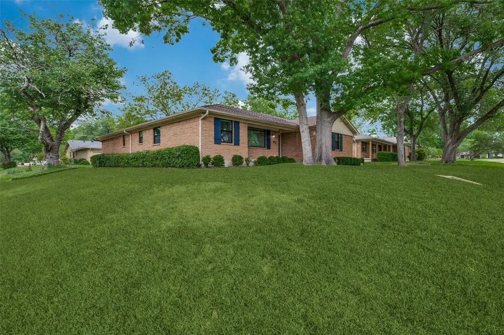 8305 Londonderry Lane