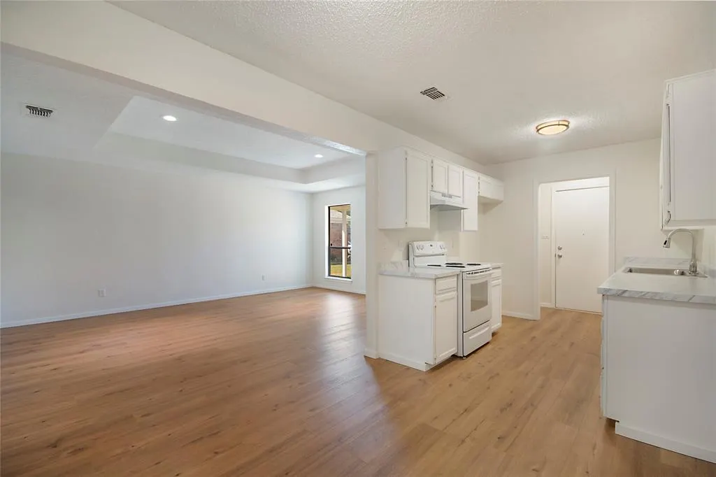 3723 Hulen Park Circle