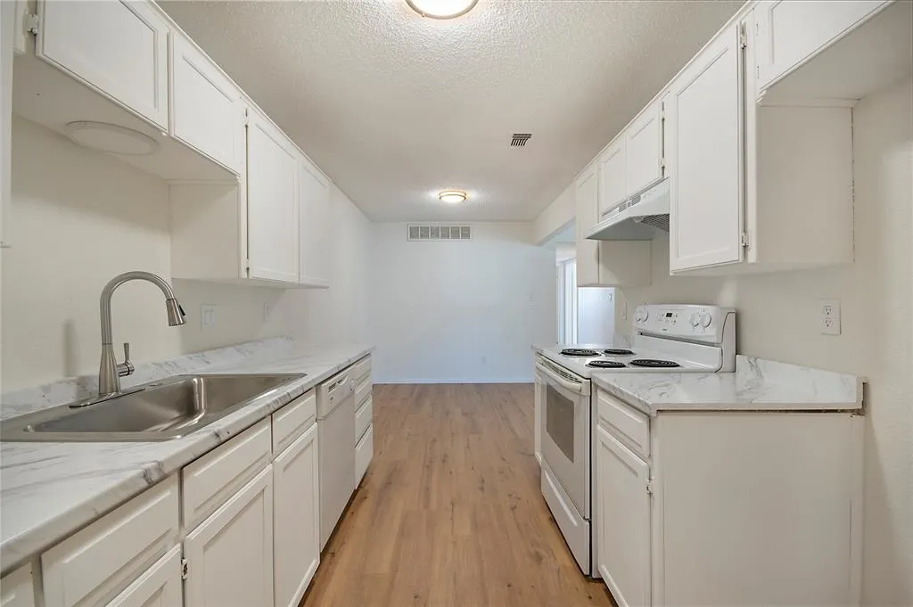 3723 Hulen Park Circle