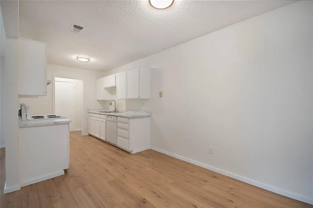 3723 Hulen Park Circle