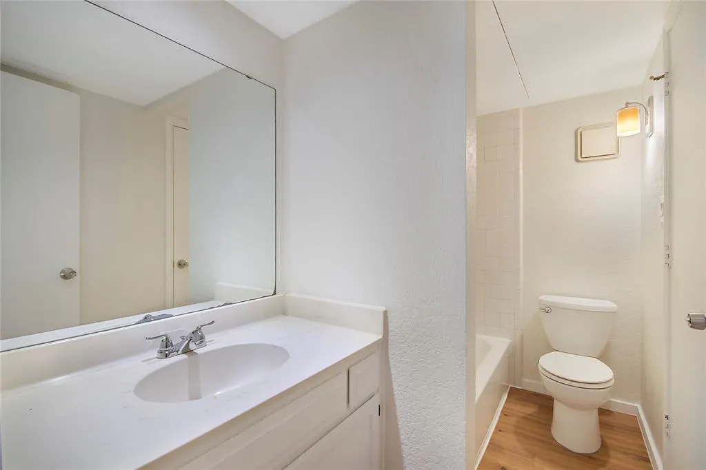 3723 Hulen Park Circle