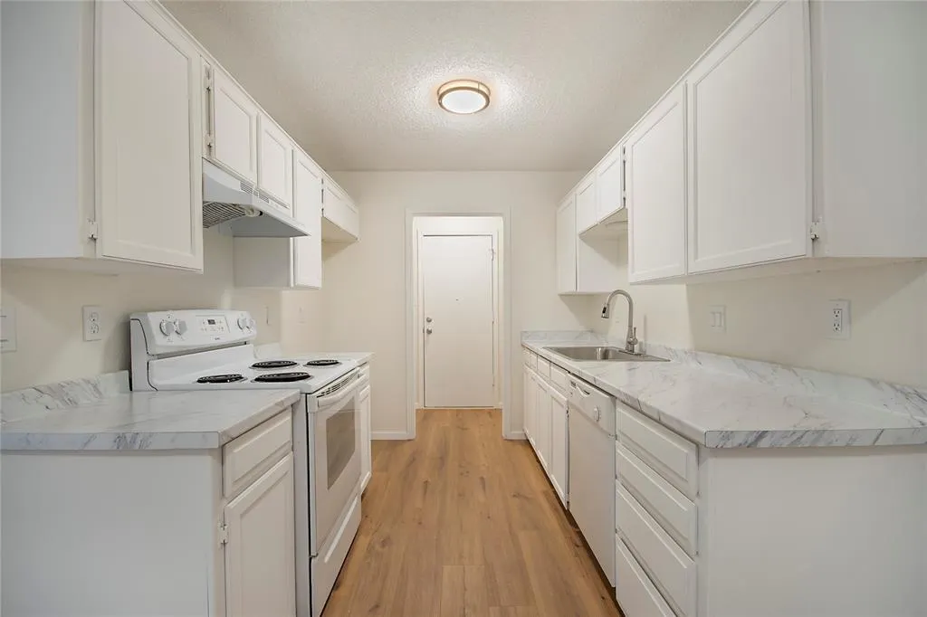 3723 Hulen Park Circle