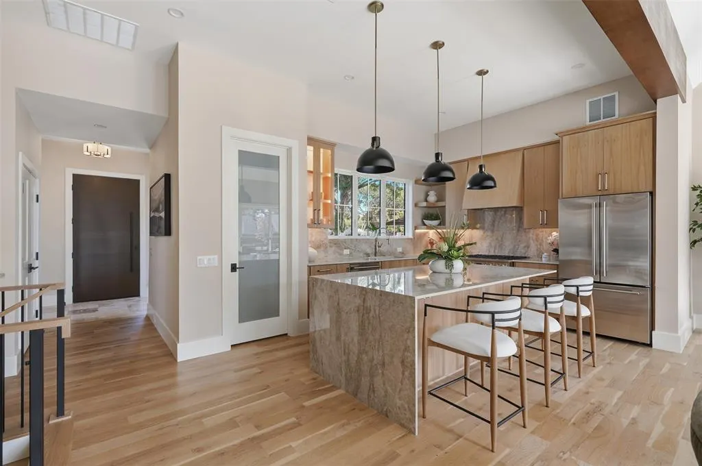 9007 Leaside Drive