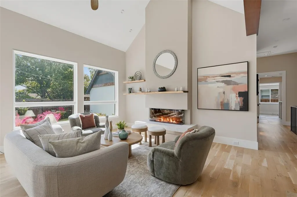 9007 Leaside Drive