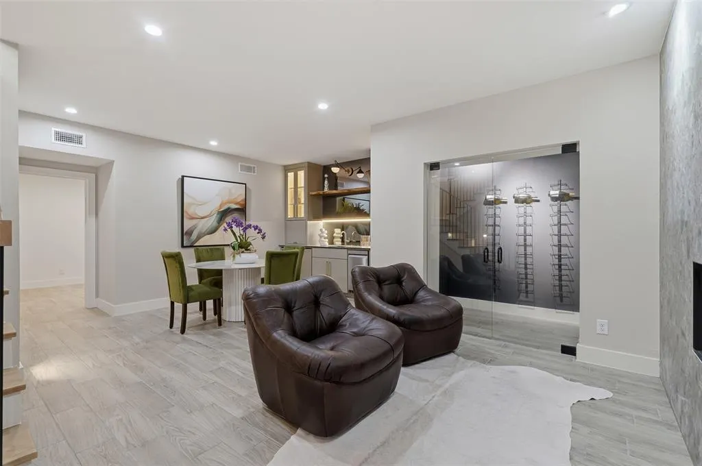 9007 Leaside Drive