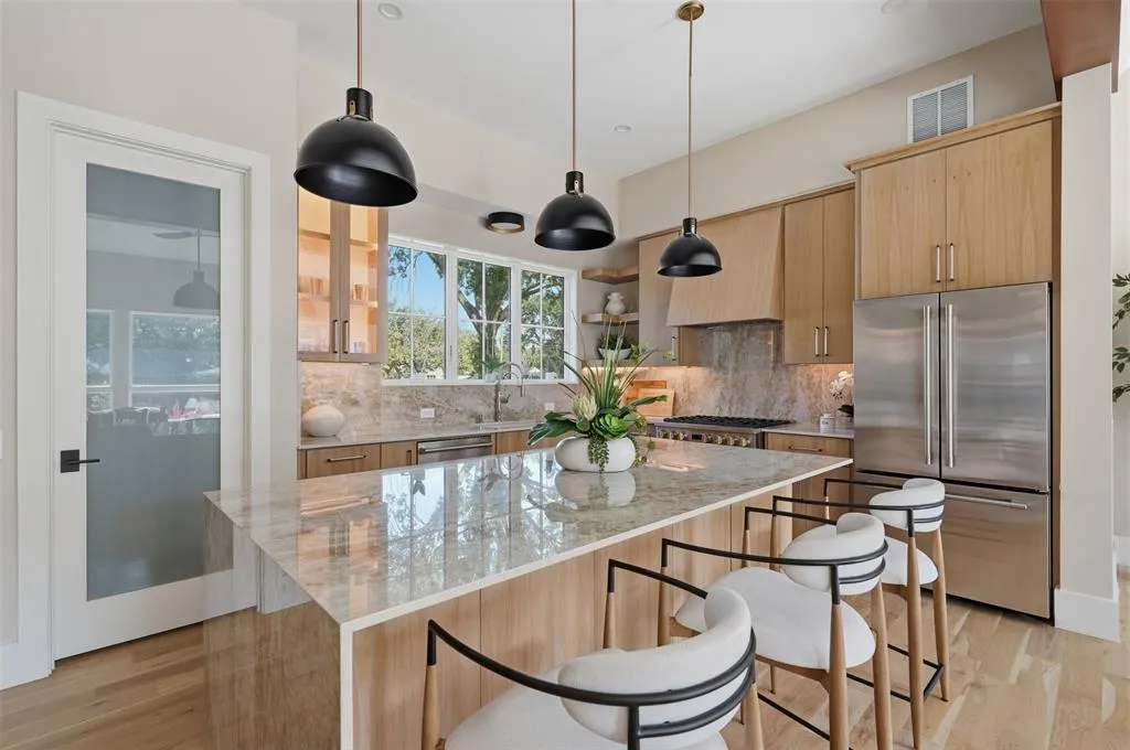 9007 Leaside Drive